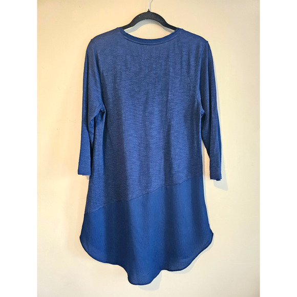 Chicos Travelers Embellished Asymmetrical Hem Top Tunic Sz 1 Navy Blue Slinky - Picture 2 of 3